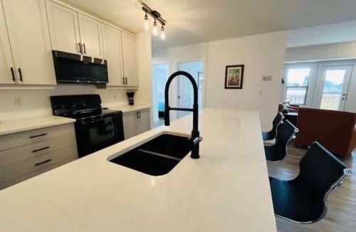 Fernie Condo | Stunning Silver Rock Condo: Pool, Hot Tub & Views