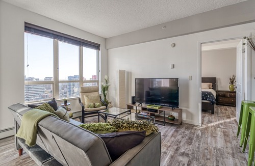 Connaught Apartment | ✨Stunning Suite | Downtown Living at it's Finest!