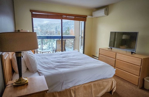Blueberry Hill Condo | Stunning View and Huge Space