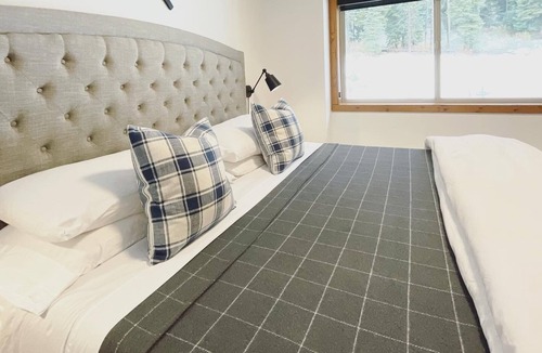 Snow Pine Estates Ski Chalet | Stunning Views, Private Hot Tub, Sleeps 14