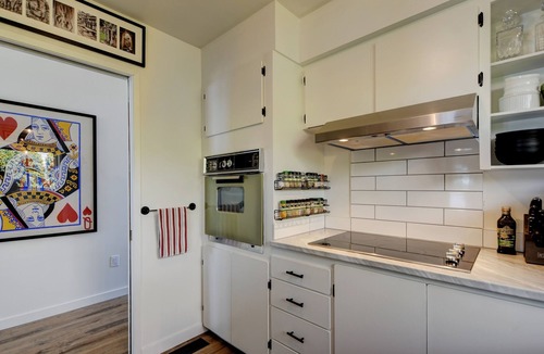 Sidney House | Stunning Waterfront 2-Bedroom Home in Sidney