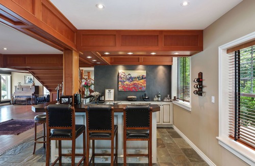 Courtenay House | Stunning waterfront home at Gartley Beach, close to King Fisher resort and Spa.