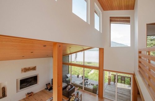 Tofino House | Stunning West Coast Waterfront Luxury Home
