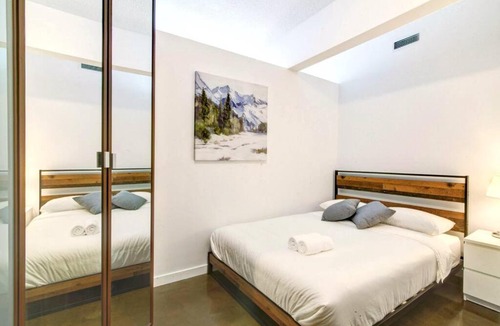 Beltline Apartment | Stylish 1BR, Stampede & Free Parking by Doorbed