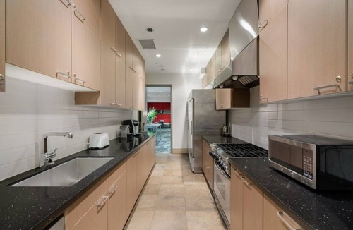Downtown Vancouver Apartment | Stylish 1BR Suite in Yaletown w/Balcony & Views