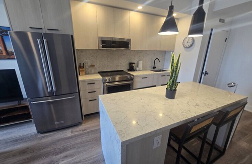Downtown Toronto Apartment | Stylish 2 Bedroom Living | Elm Ledbury