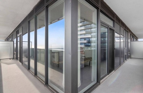 Downtown Toronto Apartment | Stylish 2BR/2Bath Condo at Waterfront with Parking
