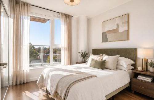 Downtown Eastside Apartment | Stylish 2BR Apartment Close to Downtown Vancouver and BC Place