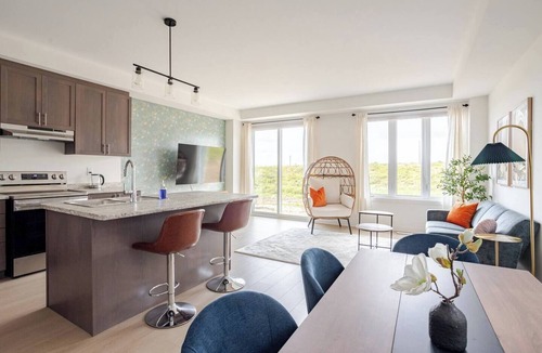 Innisfil House | Stylish 4BR Getaway. Family Friendly. Mins to Hwy