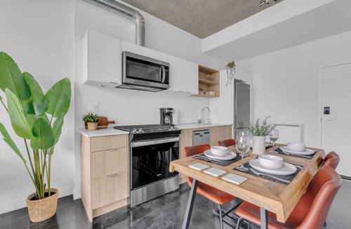 Connaught Condo | Stylish Beltline 1BR w/Parking