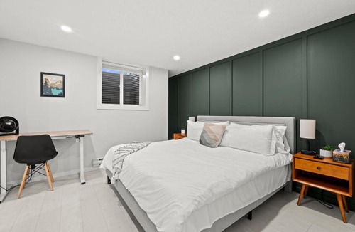 Keith Apartment | Stylish & Comfy Mountain Escape King Bed PS5!