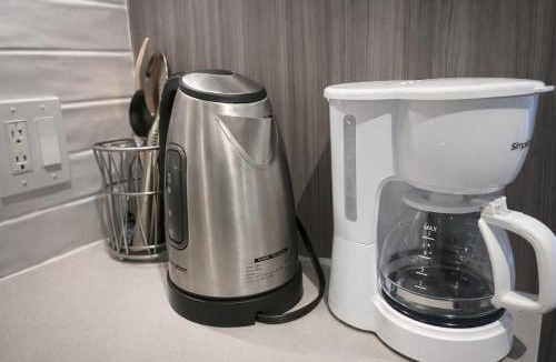 St. Lawrence Apartment | stylish Condo CN Tower View Near St Lawrence for 4