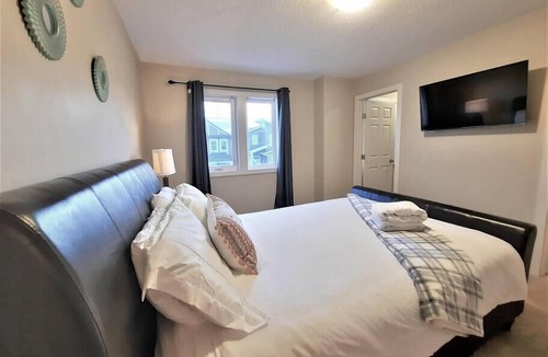 Silverado House | Stylish Getaway by Spruce Meadows