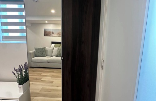 Burnaby House | Stylish Guest Suite Near Brentwood & PNE