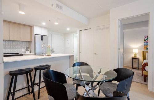 Downtown Montreal Apartment | Stylish Living in MTL | Rooftop BBQ Retreat