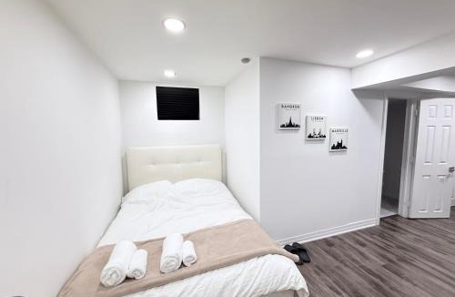 Ajax Apartment | Stylish Private Studio Steps to Lake Ontario