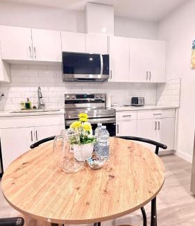 Southwest Calgary Apartment | Stylish Private Suite, Free Parking and Wi-Fi