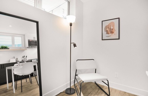 Mechanicsville Apartment | Stylish Queen Studio Apartment with Fast Wi-Fi & Parking