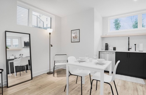 Mechanicsville Apartment | Stylish Queen Studio Apartment with Fast Wi-Fi & Parking