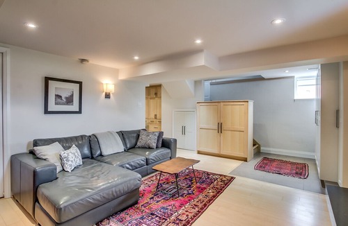 Riverdale Apartment | Stylish Riverdale 1-Bedroom Facing Withrow Park- $1875/mo, 5-month minimum