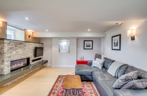 Riverdale Apartment | Stylish Riverdale 1-Bedroom Facing Withrow Park- $1875/mo, 5-month minimum