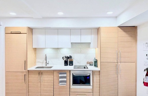 Lower Lonsdale Apartment | Stylish Suite · Kitchen · Wifi · Patio · Transit Friendly · North Vancouver