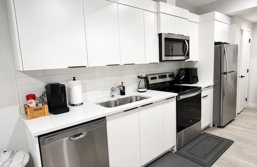 Calgary House | Stylishly furnished 2 bedroom suite near YYC Airport