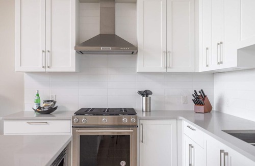 Regional District of Nanaimo Apartment | Suite #110: Contemporary Oceanfront Accommodation