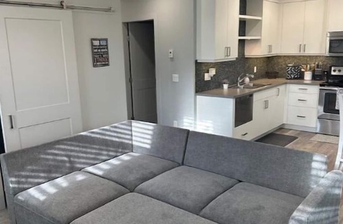 East Hill Apartment | Suite spot on Heritage Lane