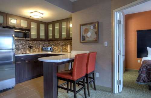 Central Hamilton Apartment | Suite w/Full Kitchen | Free Daily Breakfast
