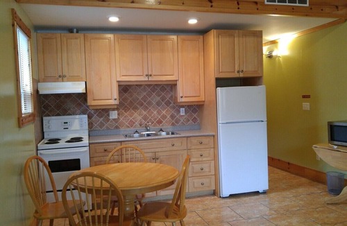 Wasaga Beach Cottage | Suites of Wasaga Beach Area 1 Unit #4
