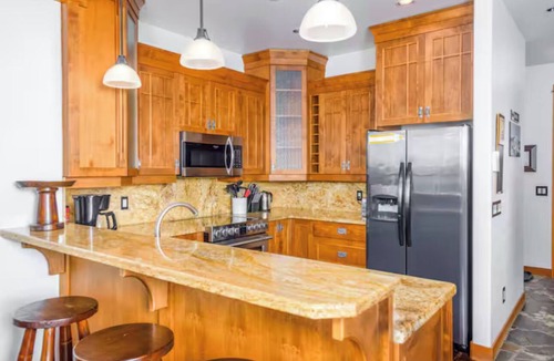 Big White Ski Resort Cabin | Sullivans Chalet - TRUE Ski in Ski out