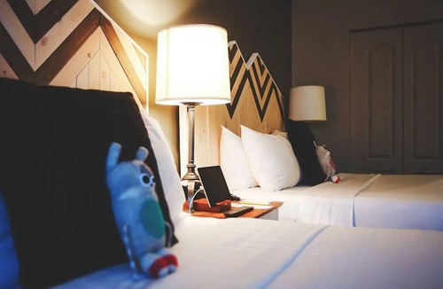 Village North Hotel | Summit Lodge Boutique Hotel