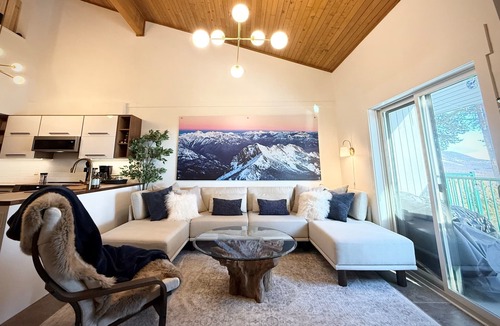 East Kootenay Ski Chalet | Summit View II Loft Suite| Pool · Views · Sleeps 4