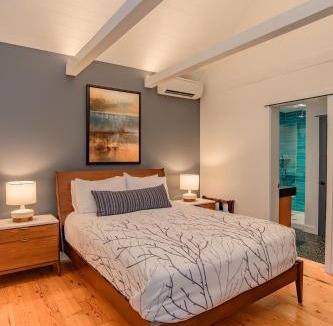 Salt Spring Island Bed & Breakfast | Sungate on Salt Spring - Luxurious Suite with Cedar Hot Tub & View