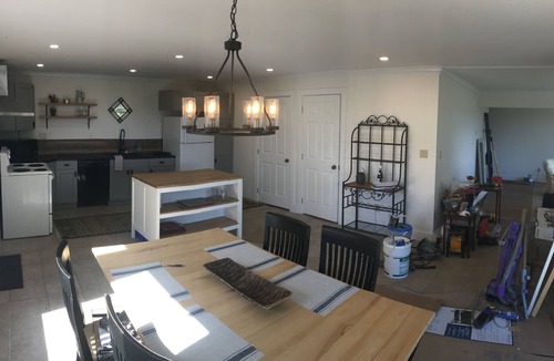 Salt Spring Island House | Sunny modern 2 bdrm farmhouse apartment on 13 rural acres; sea and ocean views