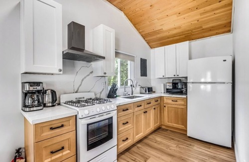 Hamilton Township Cabin | Sunny Shades Resort and Spa