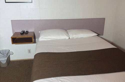Consort Hotel | SUNRISE MOTEL
