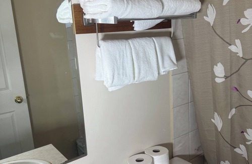 Consort Hotel | SUNRISE MOTEL