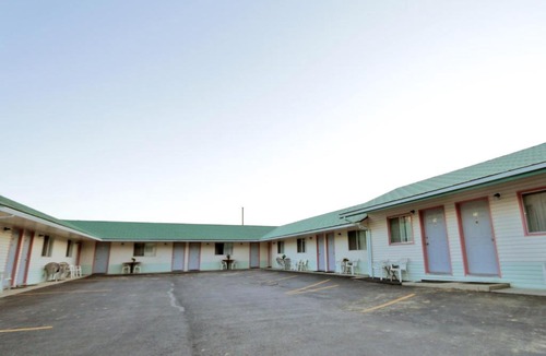 Creston Hotel | Sunset Motel