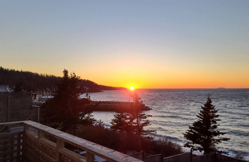 Hall's Harbour Apartment | Sunset Oceanfront guest suite + On-site Registered Massage therapy