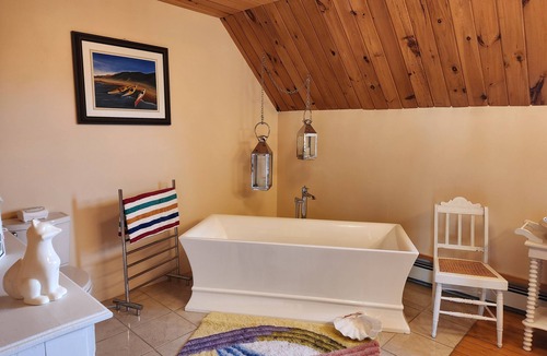 Guernsey Cove House | SUNSHINE FARM Remote country relaxation