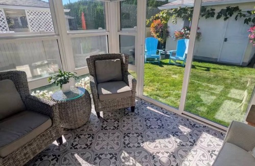 South Pandosy Apartment | Sunshine Suite, walk to beach.