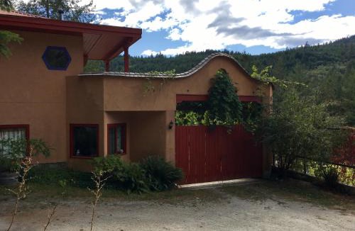 Madeira Park Bed & Breakfast | Sunshine Villa B&B
