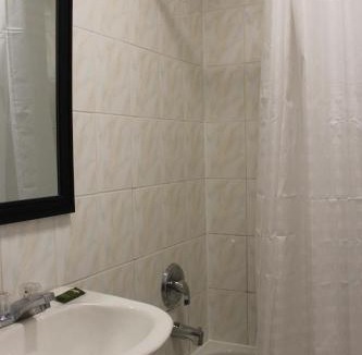 Highland Hotel | Super 7 Motel London