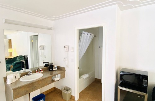 100 Mile House Hotel | Super 8 by Wyndham 100 Mile House