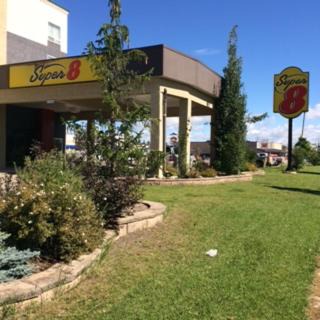 Edson Hotel | Super 8 by Wyndham Edson