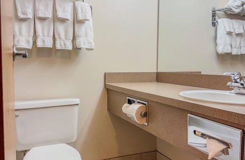 High River Hotel | Super 8 by Wyndham High River AB