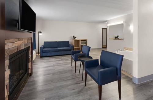 Ste. Foy Hotel | Super 8 by Wyndham Quebec City