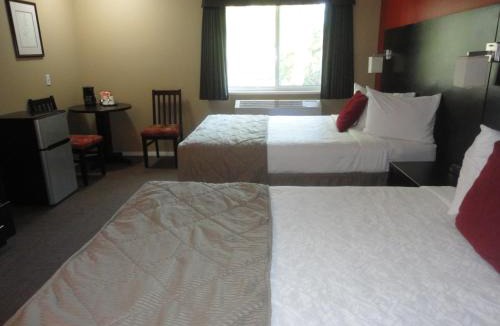 Central Okanagan Hotel | Super 8 by Wyndham West Kelowna BC
